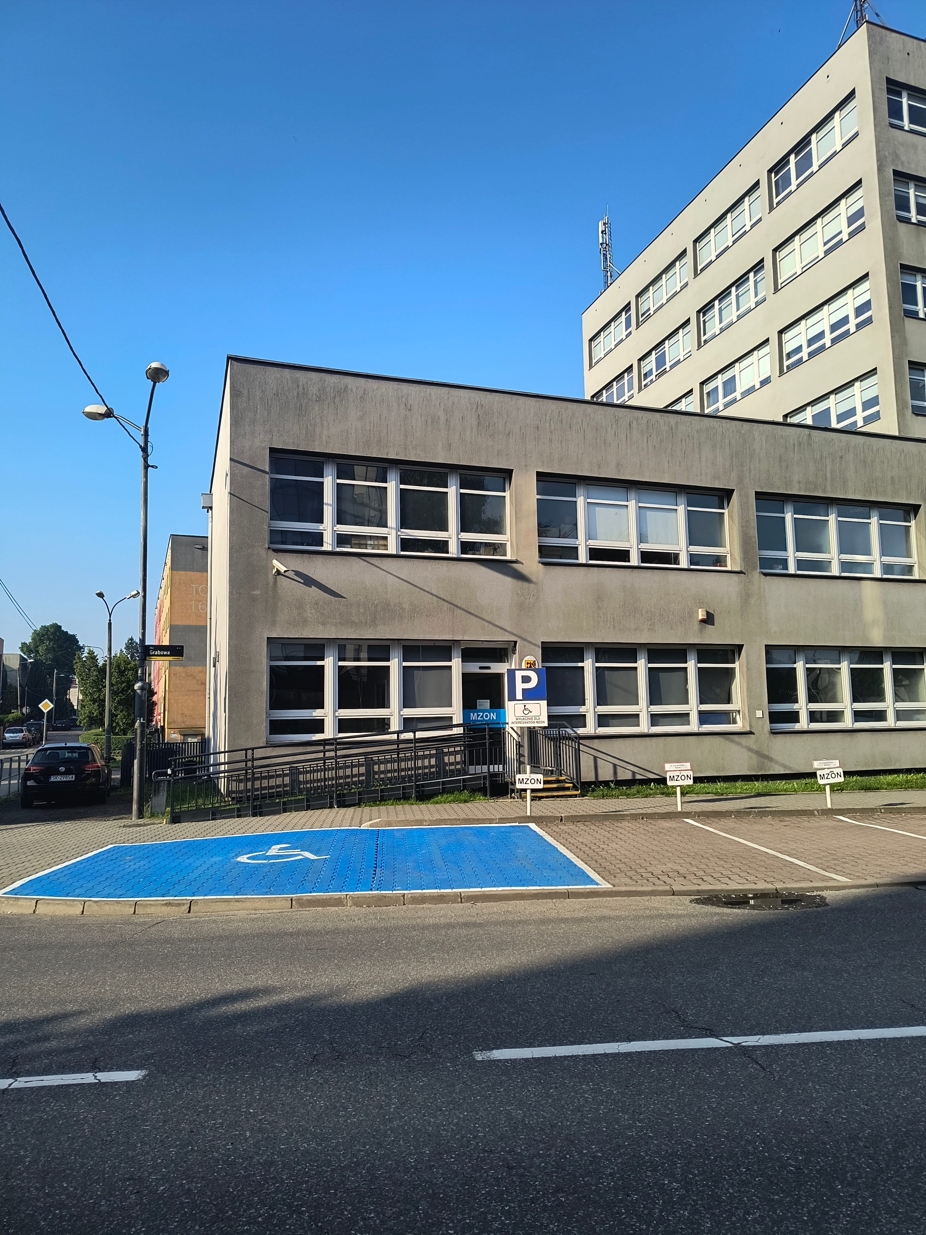 Bezpłatne miejsca parkingowe dla mieszkańców odwiedzających MZON Katowice
