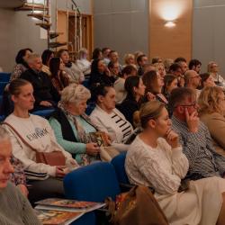 Sala widowiskowa wypełniona uczestnikami konferencji